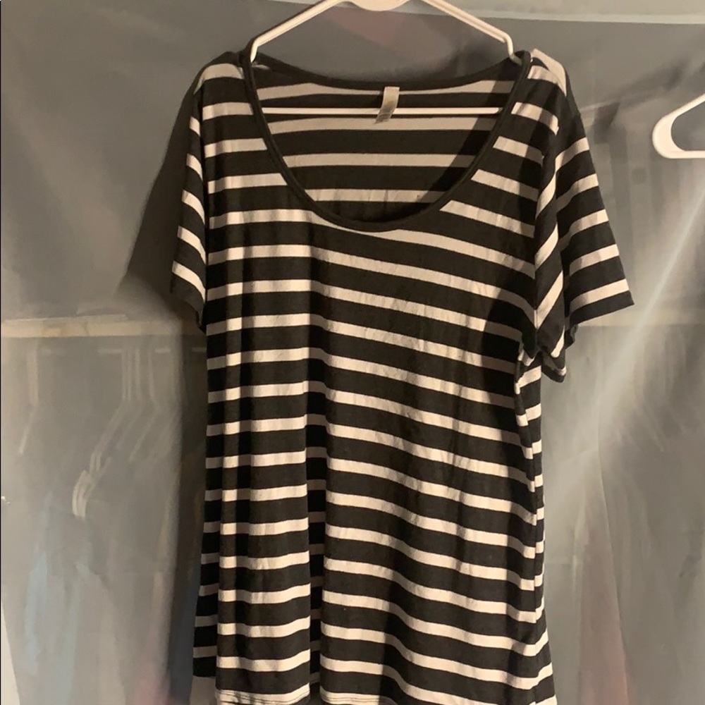 Classic lularoe tee